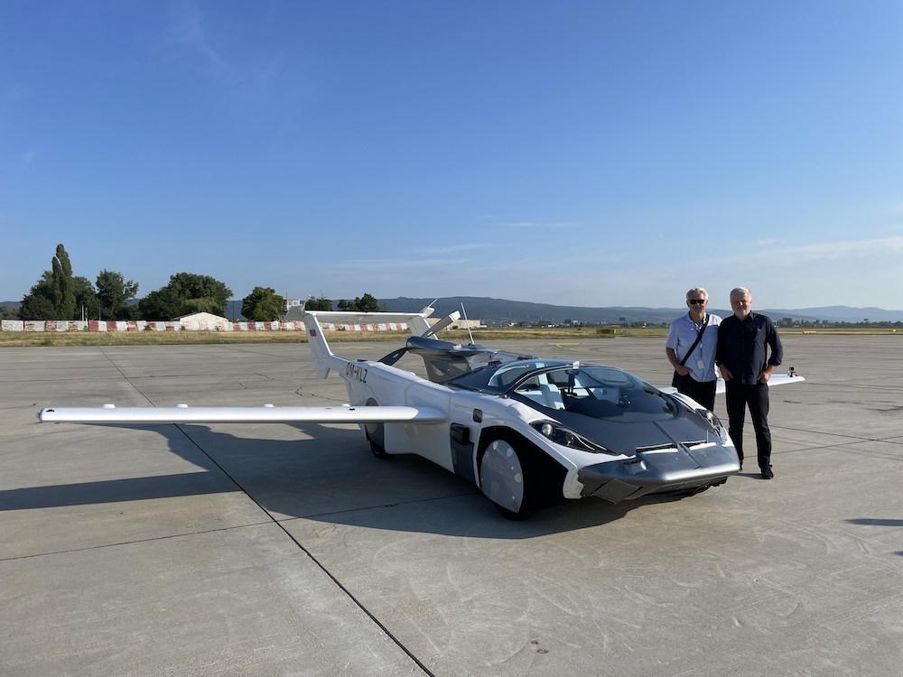 #2  Eslovaquia ha hecho realidad las máquinas voladoras de ciencia ficción con un automóvil aéreo  Zestradar
