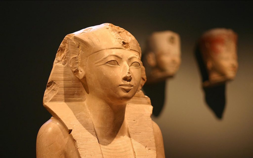 Hatshepsut |:  7 princesas olvidadas en cómics adaptados |  Zestradar