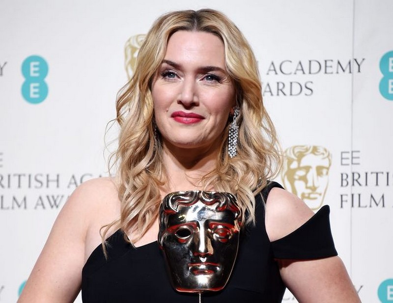 Kate Winslet |:  8 celebridades que trabajaron duro en su apariencia y se convirtieron en diosas  Zestradar