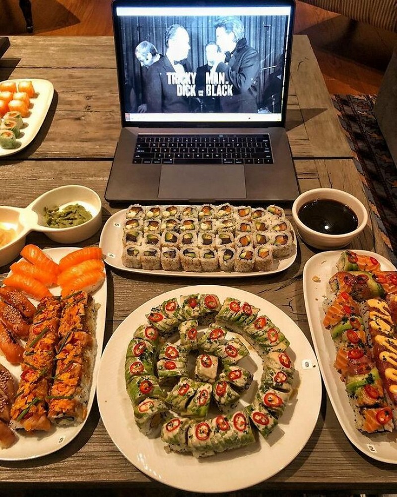 Sushi  Las mejores comidas trampa de The Rock |  Zestradar