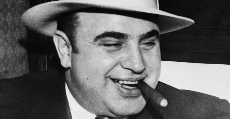 Al Capone |:  Los criminales más ricos de la historia.  Zestradar