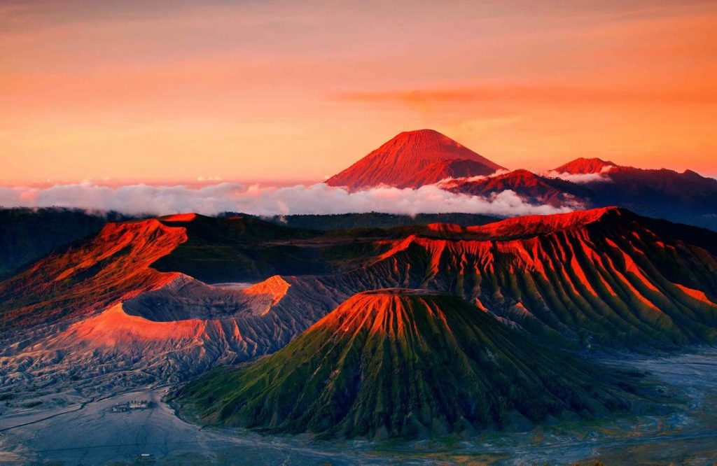 Monte Bromo (Indonesia) |:  10 mejores lugares para la puesta del sol en el mundo |  Zestradar