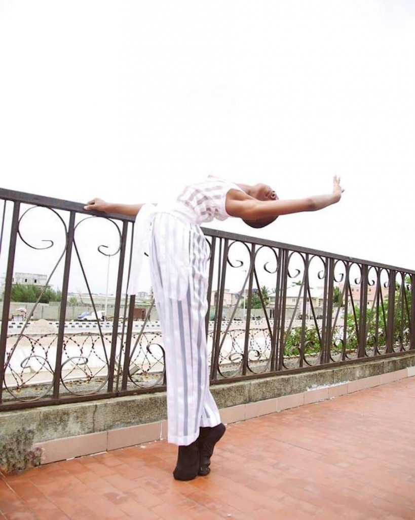 #5  Niño nigeriano que baila bajo la lluvia le consigue una beca para el American Ballet |  Zestradar