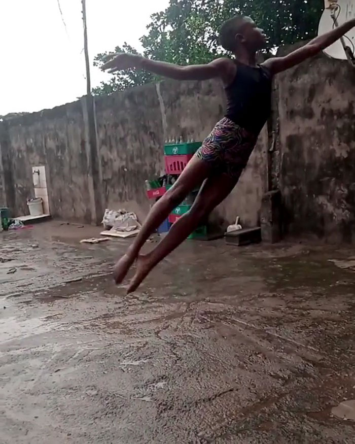 #4 |  Niño nigeriano que baila bajo la lluvia le consigue una beca para el American Ballet |  Zestradar
