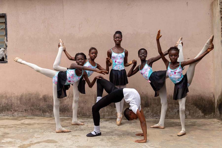 #6 |  Niño nigeriano que baila bajo la lluvia le consigue una beca para el American Ballet |  Zestradar