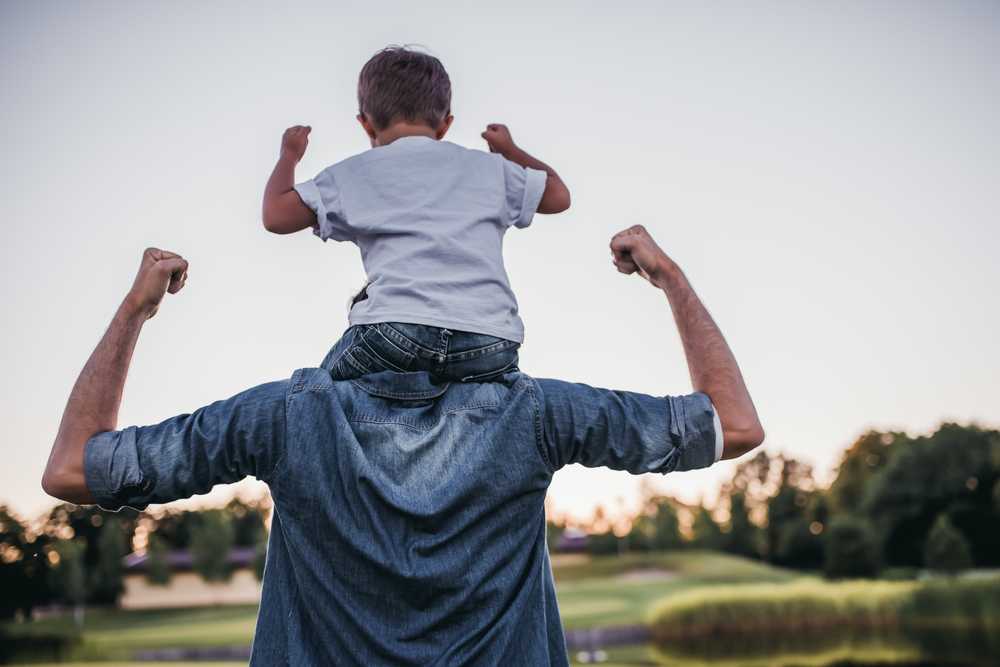 Los papás aumentan EQ y IQ |  7 razones por las que un padre amoroso es importante en la vida de un niño  Zestradar