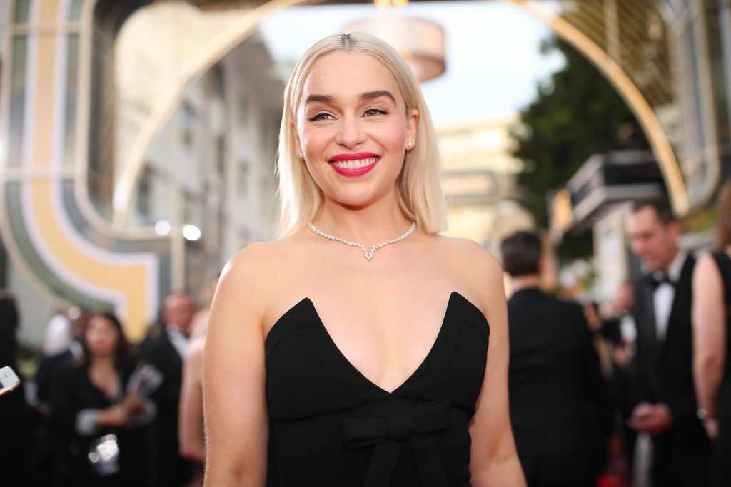 Él recibe una estrella golpeada |  8 cosas sorprendentes que no sabías sobre Emilia Clarke |  Zestradar