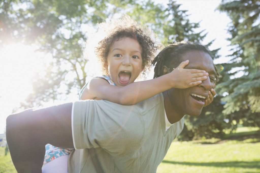 Los papás son grandes modelos a seguir.  7 razones por las que un padre amoroso es importante en la vida de un niño  Zestradar