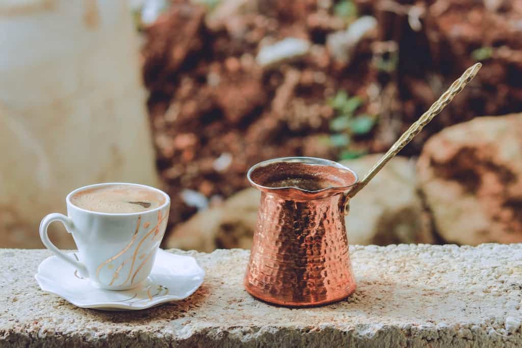 Yemen siguió  Sagrado y prohibido.  La fascinante historia del café.  Zestradar