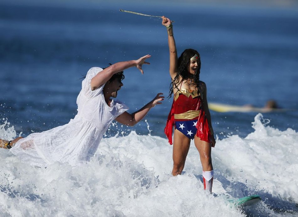 concurso-anual-de-trajes-de-surf-en-santa-monica-ca-13