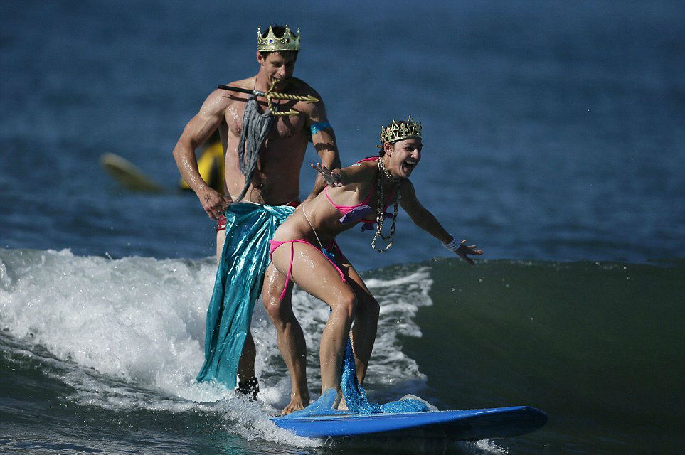 concurso-anual-de-trajes-de-surf-en-santa-monica-ca-15