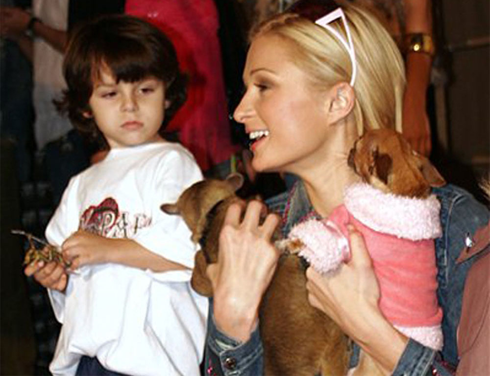 Paris Hilton - Kinkajou |:  Kristen Stewart - El lobo |  10 celebridades con mascotas realmente extrañas |  Zestradar