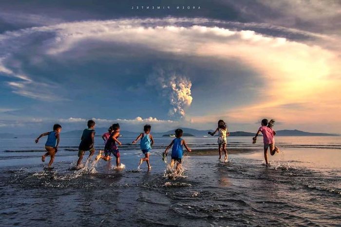 El volcán Taal acaba de entrar en erupción en Filipinas y es increíblemente hermoso #4 |  Zestradar