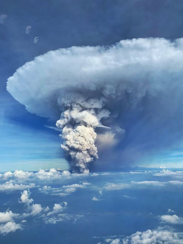 El volcán Taal acaba de entrar en erupción en Filipinas y es increíblemente hermoso #6 |  Zestradar