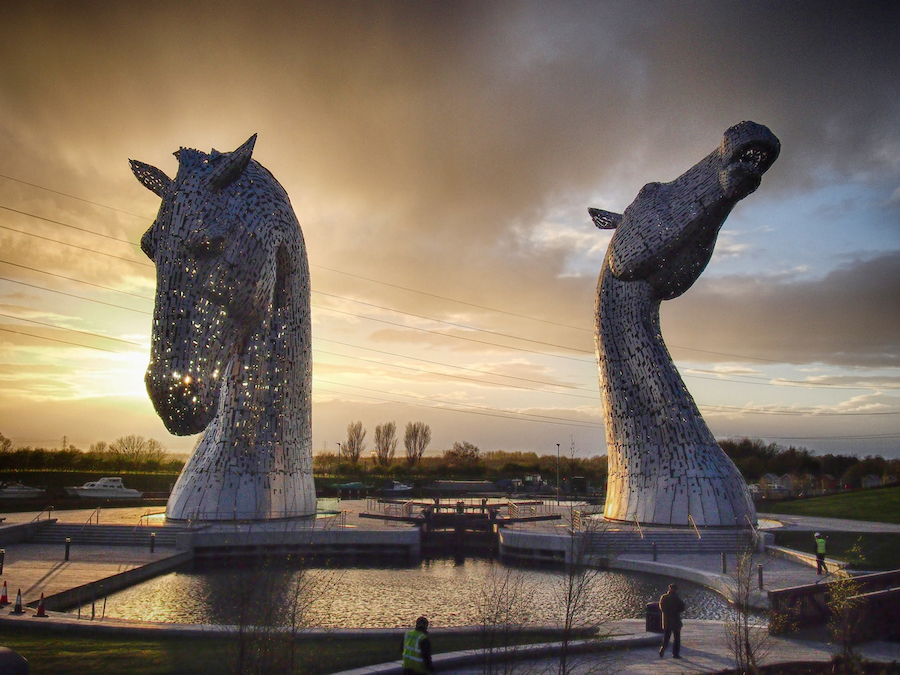 Los Kelpies |:  10 instalaciones de arte más importantes |  bayas de cerebro